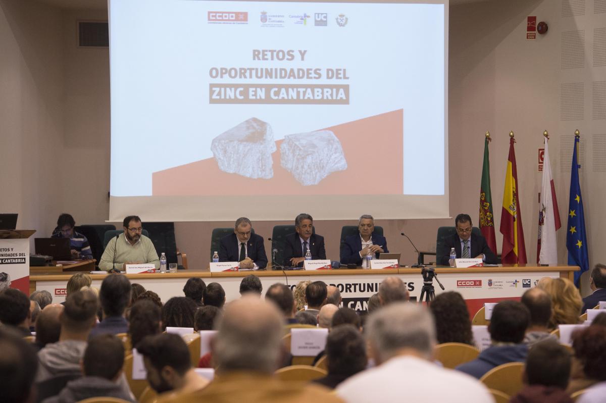 Acto inaugural de la jornada divulgativa 'Retos y oportunidades del zinc en Cantabria'
