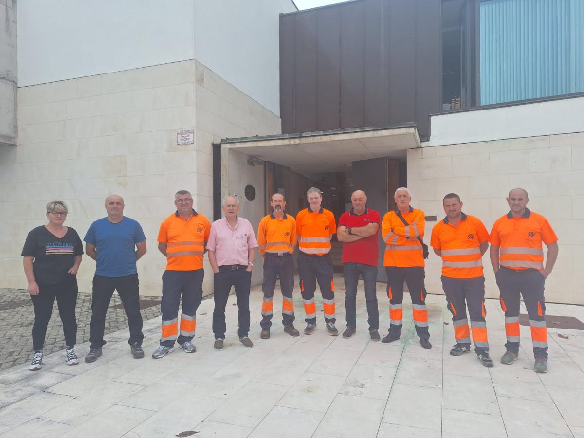 Personal del servicio de basuras de Bezana