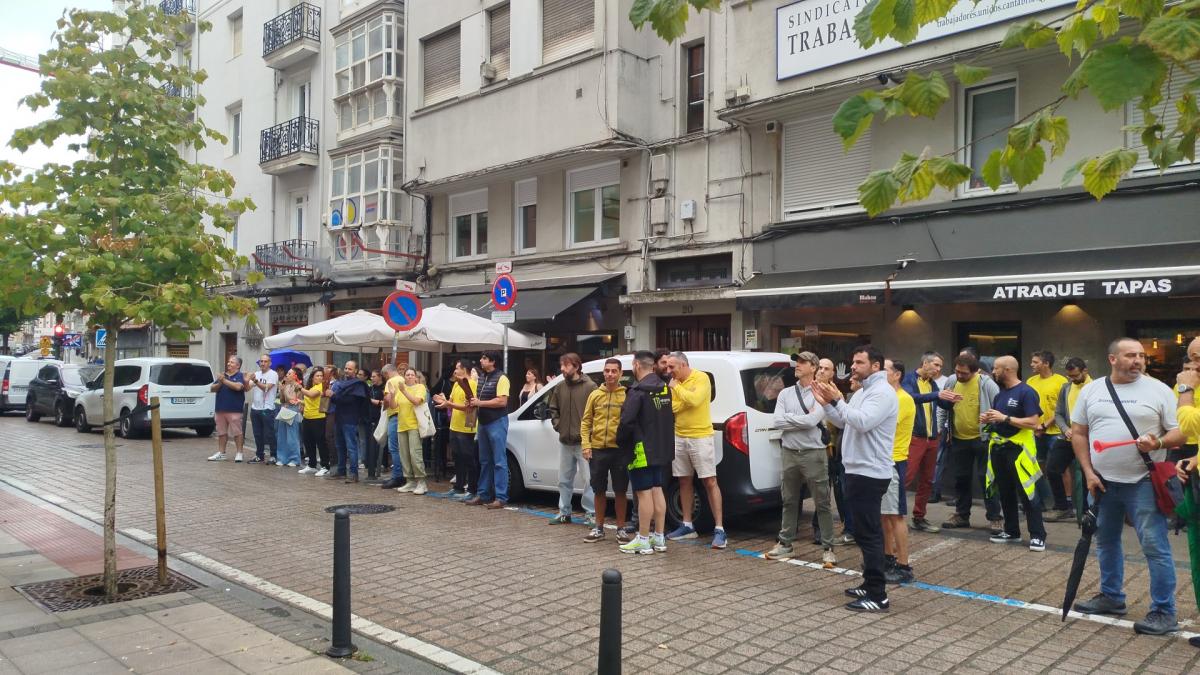 Apoyo a las personas encerradas en Peña Herbosa para exigir un convenio justo en el Gobierno de Cantabria