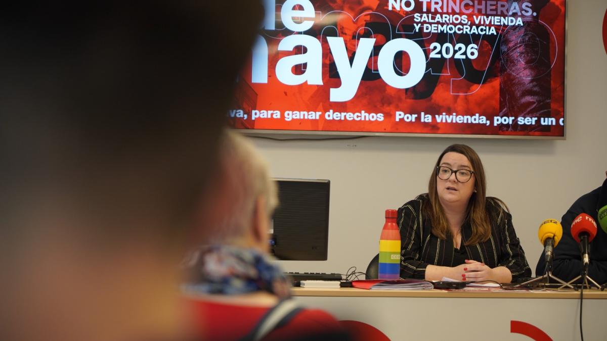 Rosa Mantecón, secretaria general de CCOO de Cantabria, durante la rueda de prensa