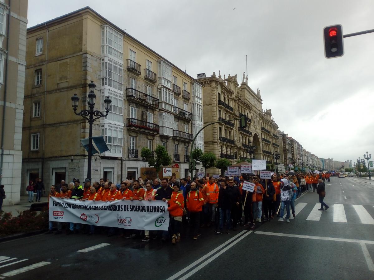 Multitudinaria manifestación en Santander respalda la convocatoria del Comité de Empresa de Sidenor