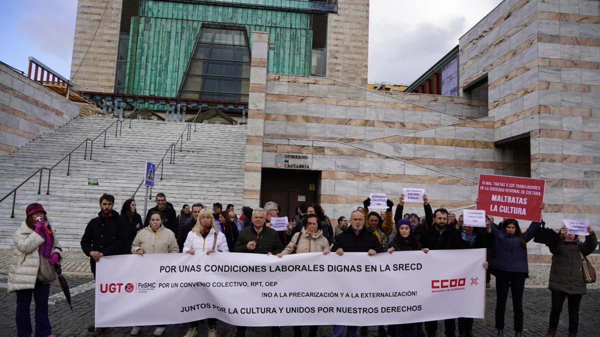 Concentración hoy en el Palacio de Festivales coincidiendo con el acto del 25N