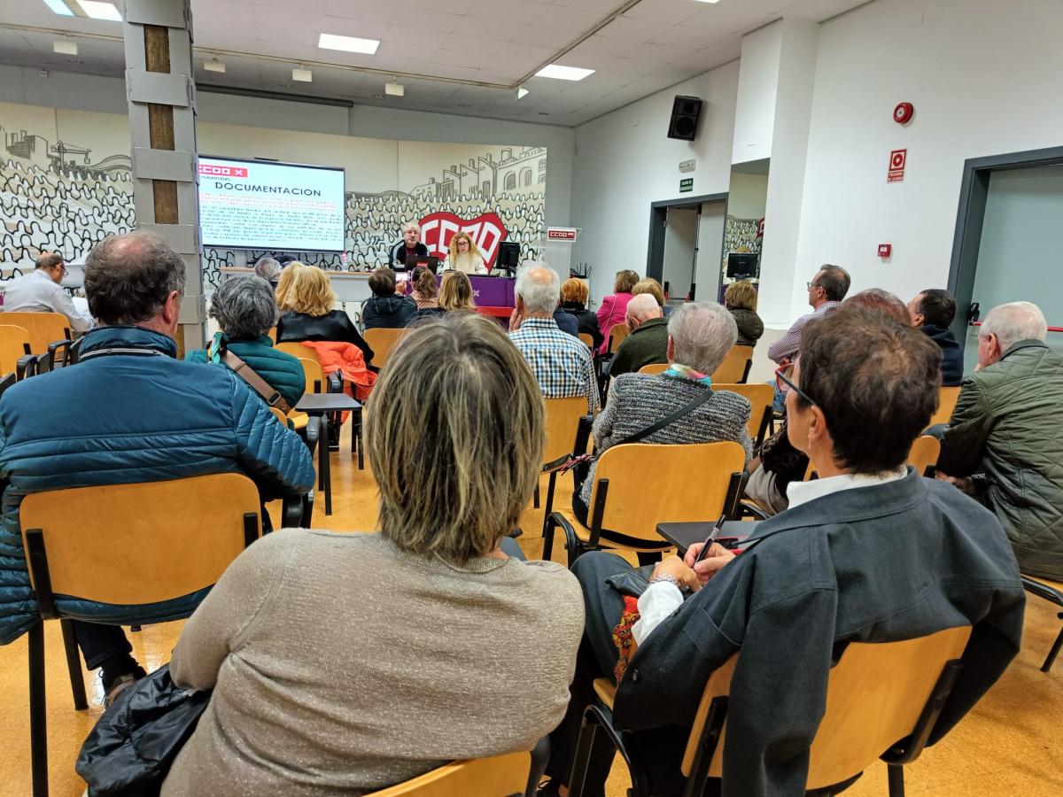 Asamblea para informar de las mutualidades en la sede de CCOO de Santander