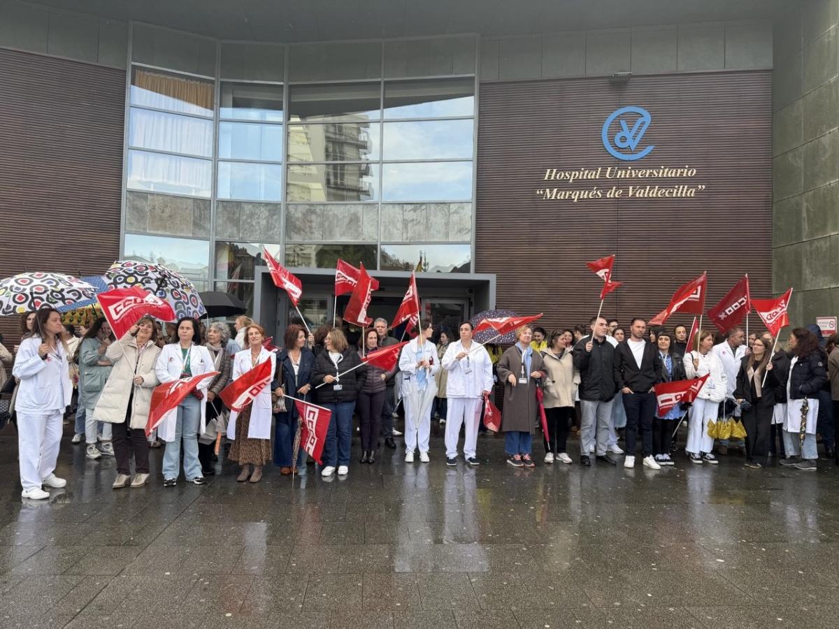 CCOO demanda la promoción profesional del personal auxiliar administrativo en Valdecilla