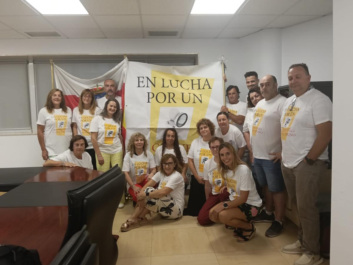 Encierro del comité de empresa del Gobierno de Cantabria