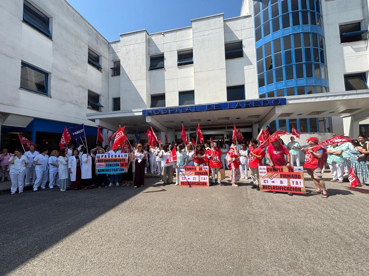Concentración en el Hospital de Laredo