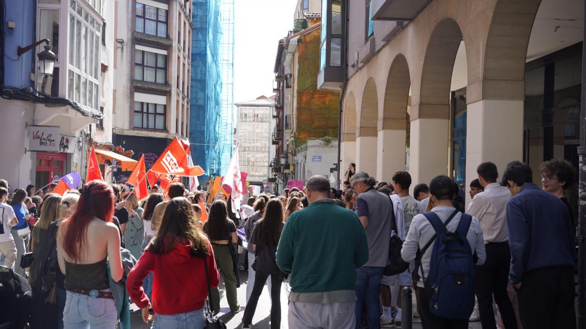 Concentracin frente a la Consejera de Educacin de Cantabria