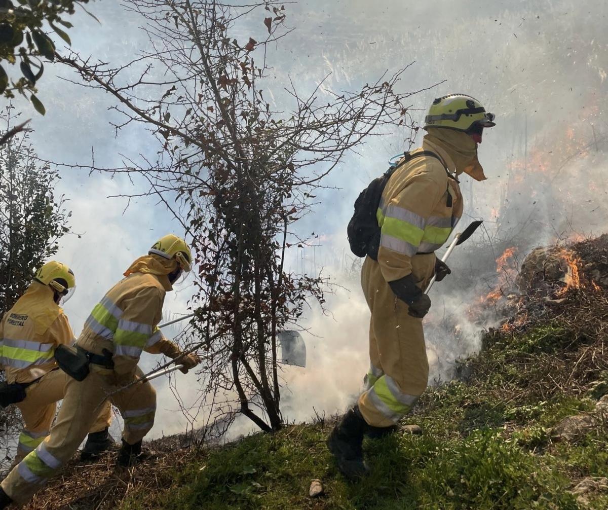 El operativo contra incendios critica que no haya protocolos claros de actuación cuando acuden a ayudar en labores de extinción a otros territorios