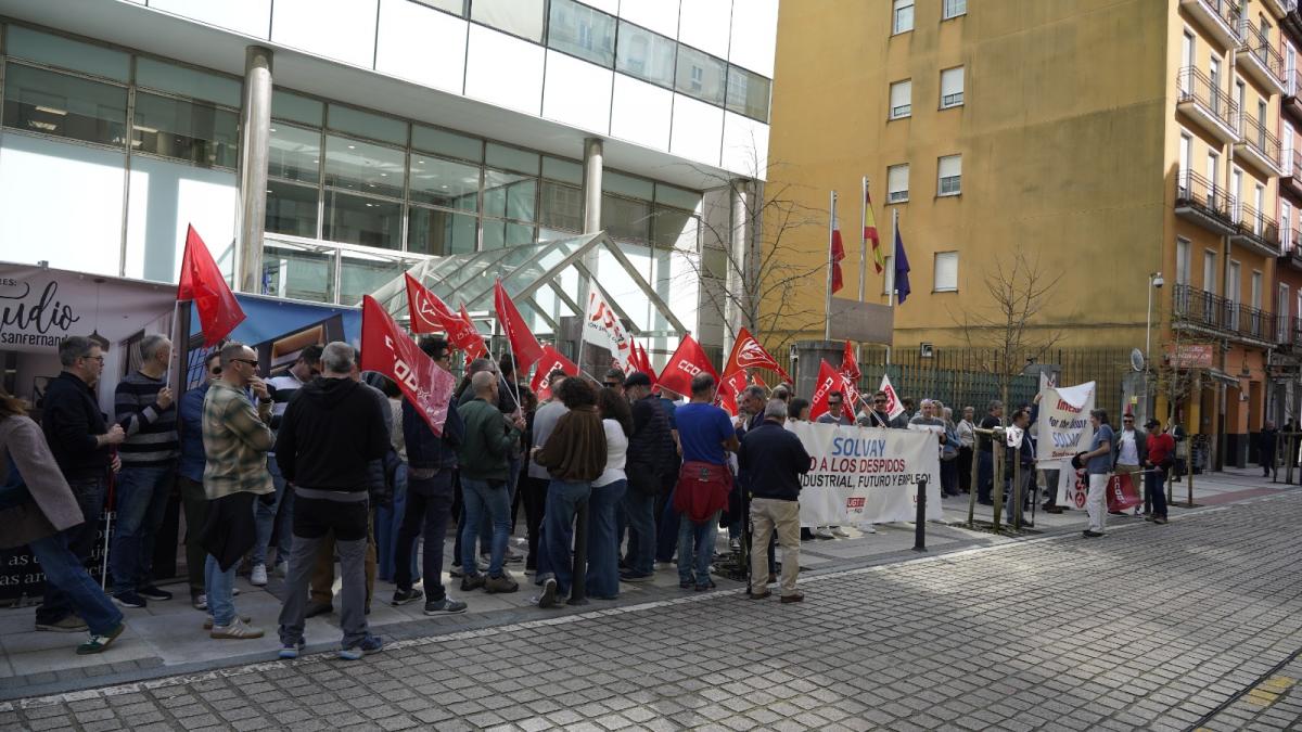 El Comité ha desplegado una pancarta frente a la sede del Gobierno