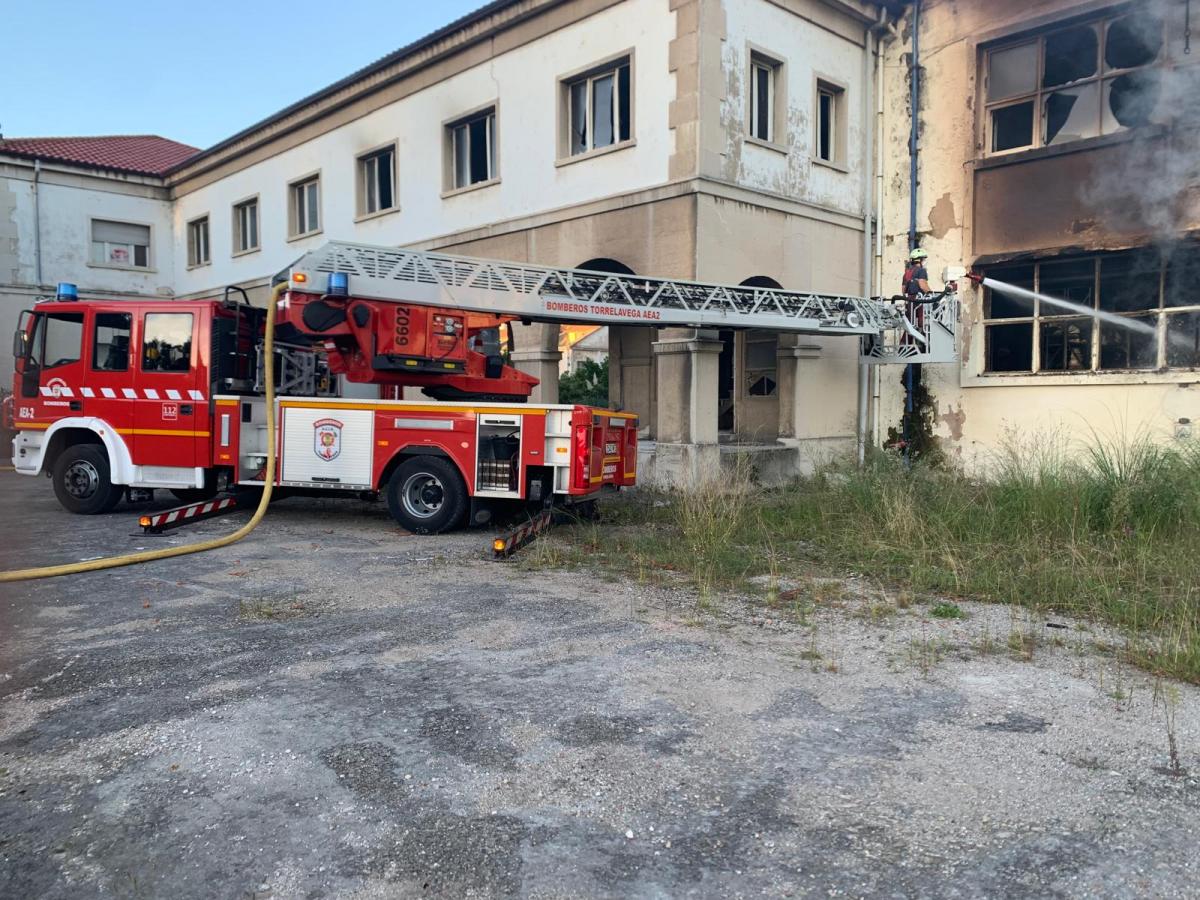 Camión de bomberos en Torrelavega