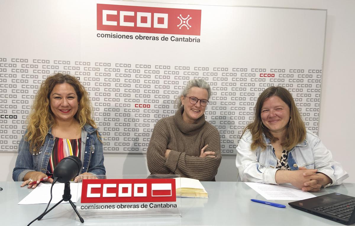 Conchi Sánchez, Secretaria General de la Federación de Enseñanza de CCOO en Cantabria, y Marion Perrard y Marie Berard, de la Asociación de Profesores de Segundas Lenguas Extranjeras.