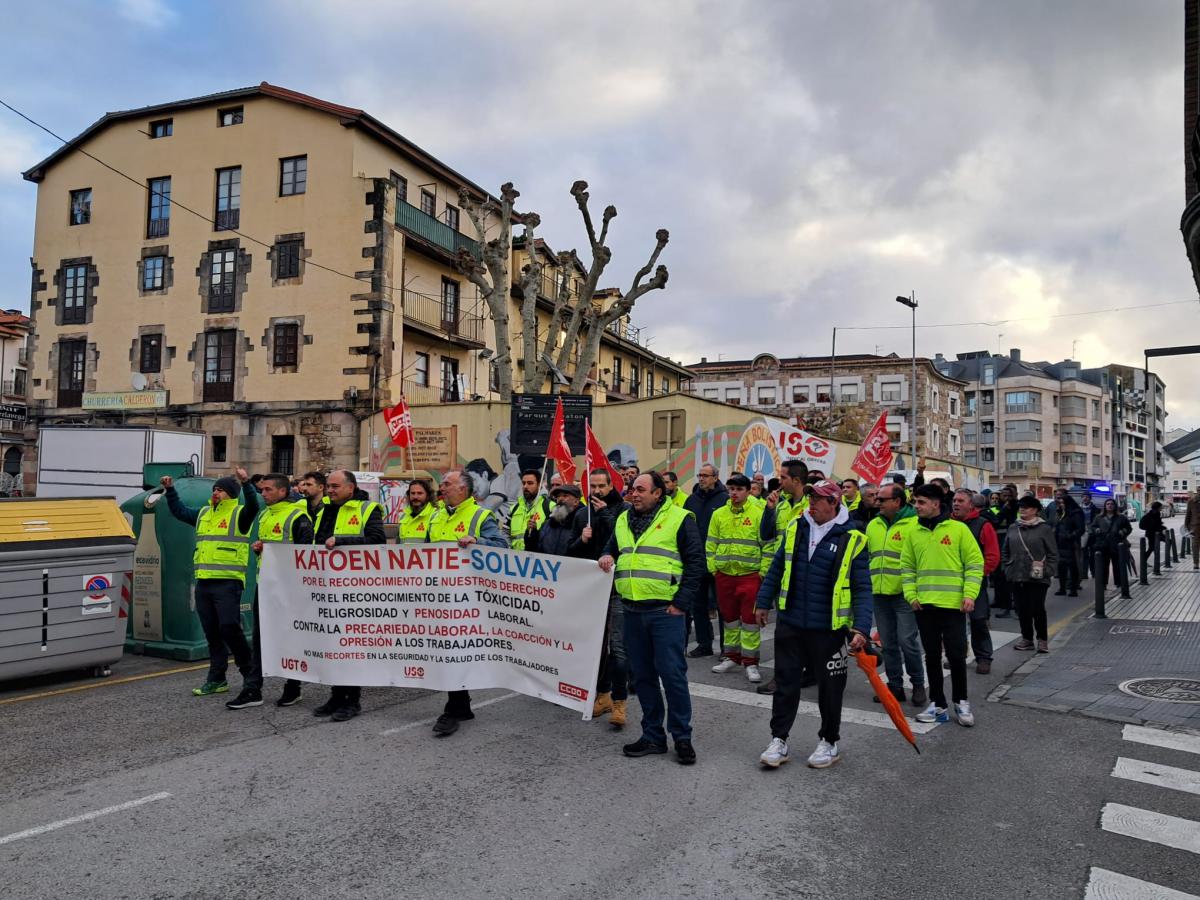 Manifestacin de Katoen Natie por las calles de Torrelavega