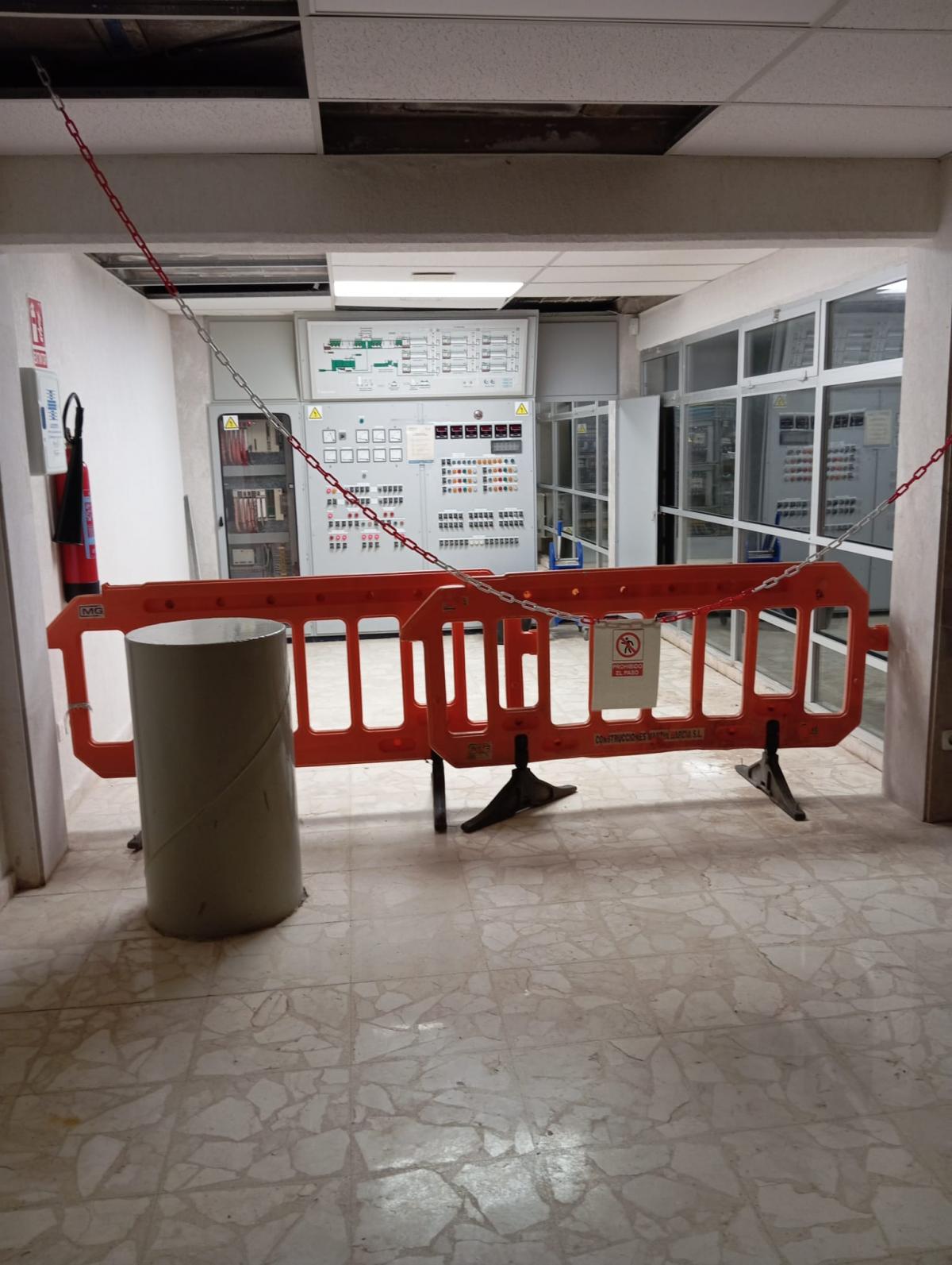 La planta tiene varias zonas cerradas por goteras