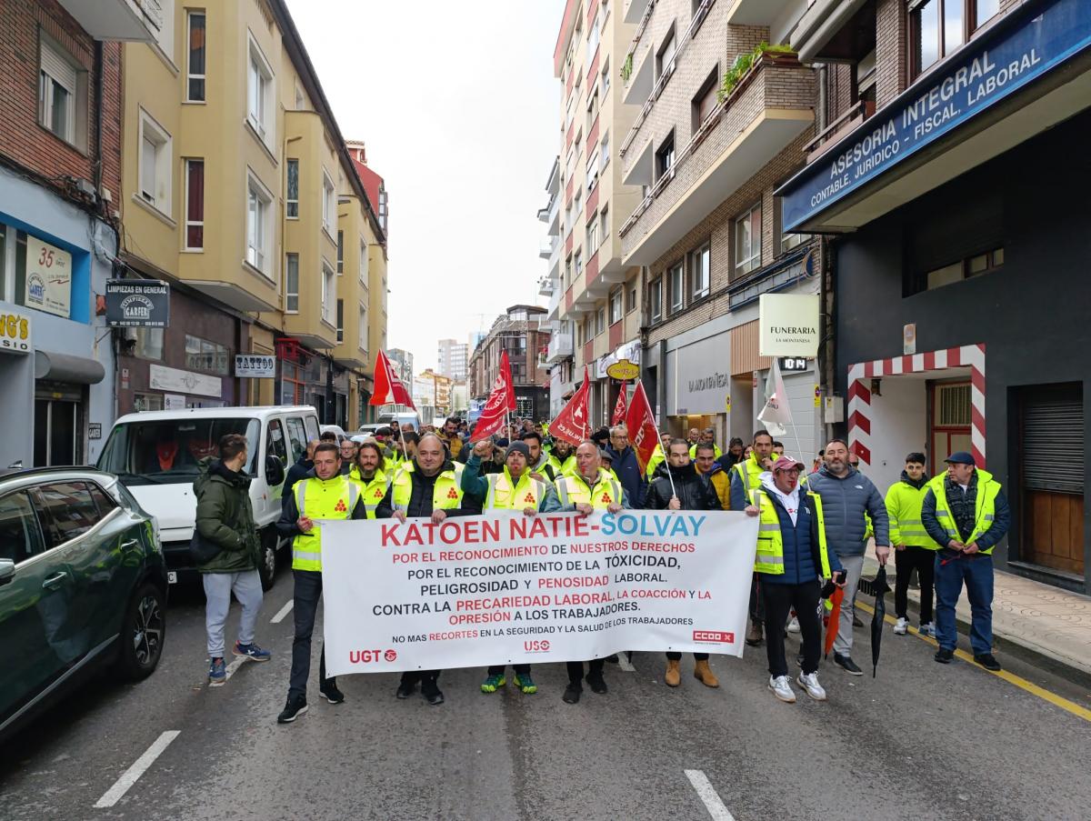 Manifestacin de la plantilla de Katoen Natie en Torrelavega