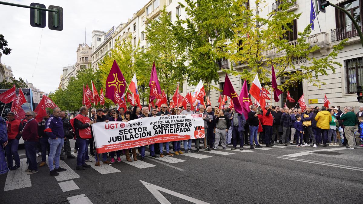 Concentracin de conductores y conductoras del transporte de viajeros por carretera hoy en Delegacin del Gobierno