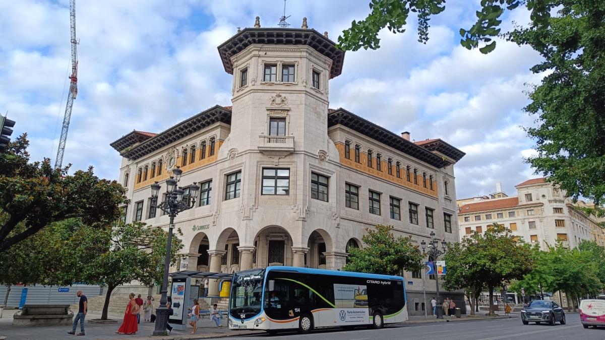 Edificio de Correos en la plaza Alfonso XIII de Santander